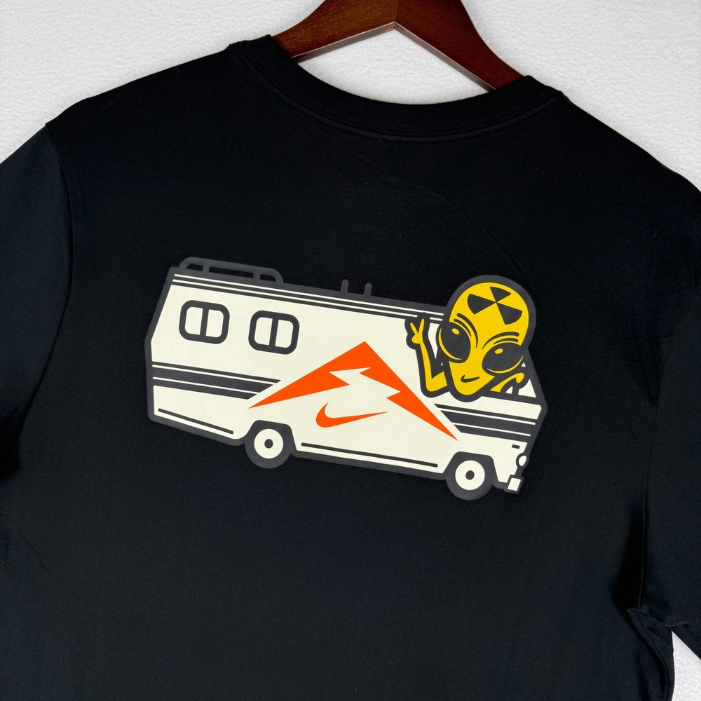 Nike Trail T-Shirt Mens Medium Black Alien RV Traveling to Another Dimension